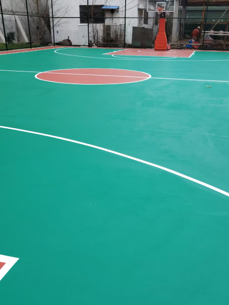 抚松 球场长期使用易出现地面开裂